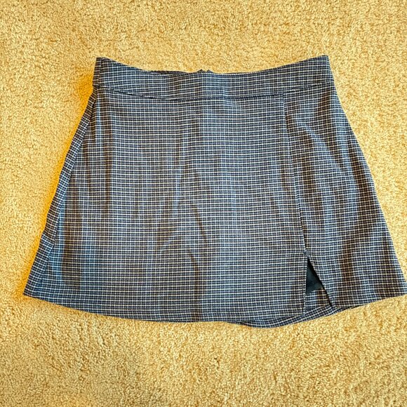 Hollister Dresses & Skirts - Hollister HIgh Rise Blue Front Slit Zip Closure Mini Skirt